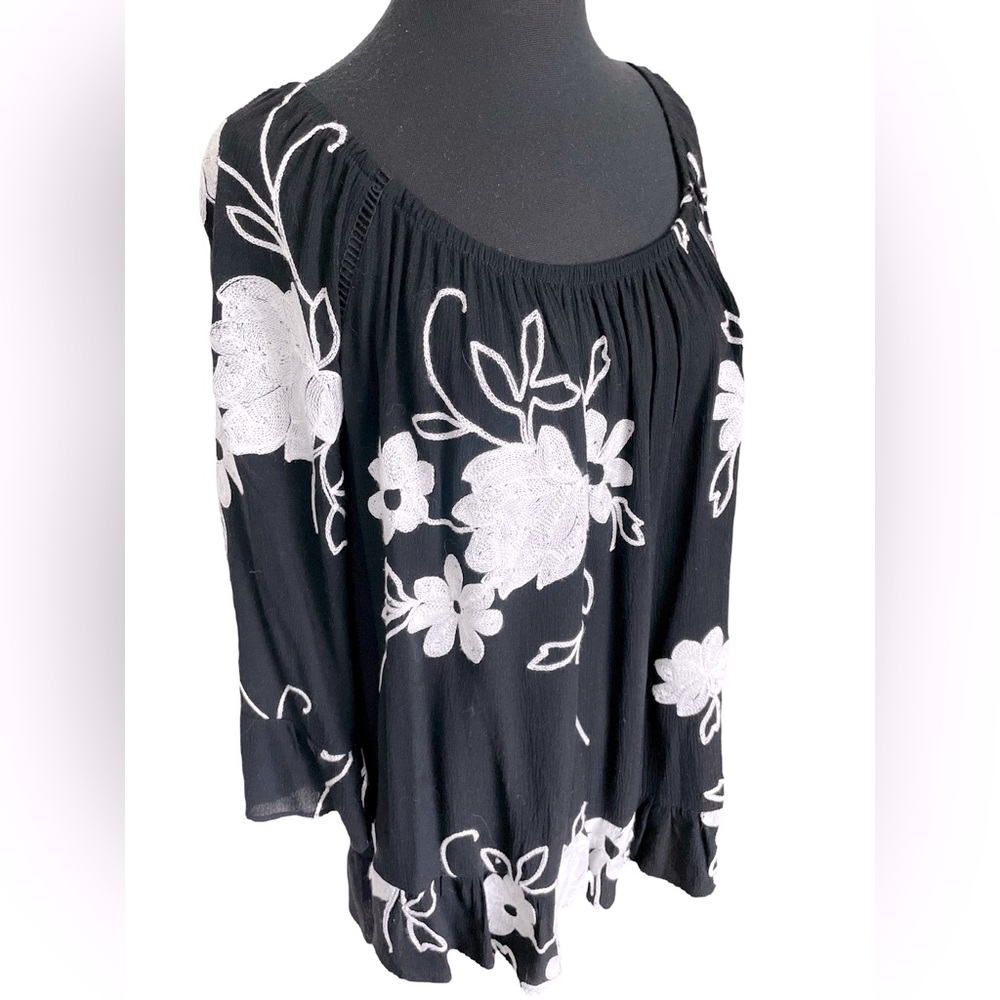 Embroidered Peasant Top - Picture 4 of 9